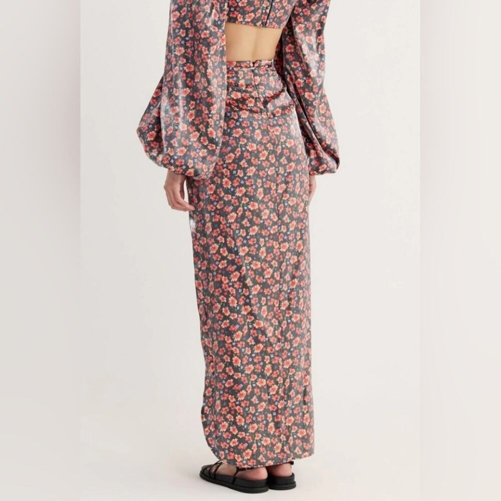 Rumer The Label Soraya Shimmer Floral High Slit Maxi Skirt Red Black M NWT - Picture 3 of 13